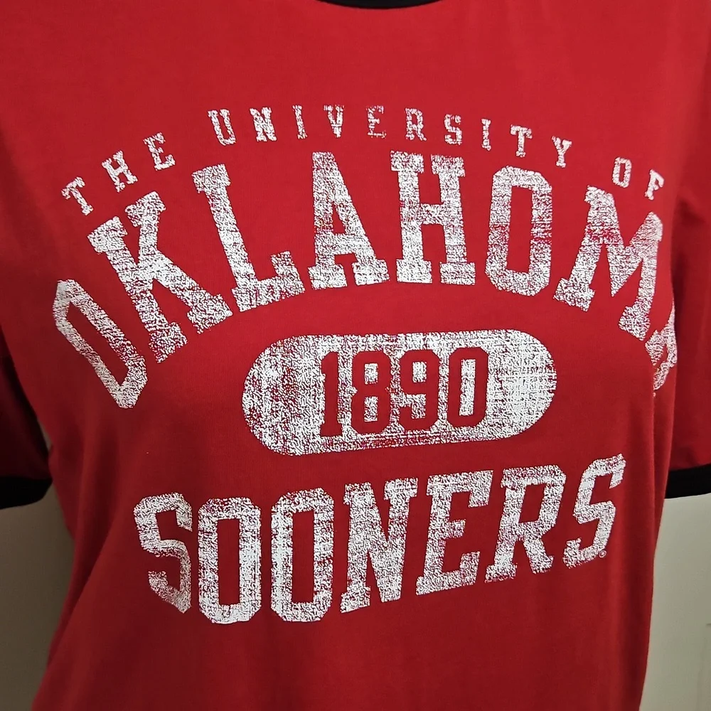 University of Oklahoma Sooners Red T-Shirt. - Picture 2 of 4